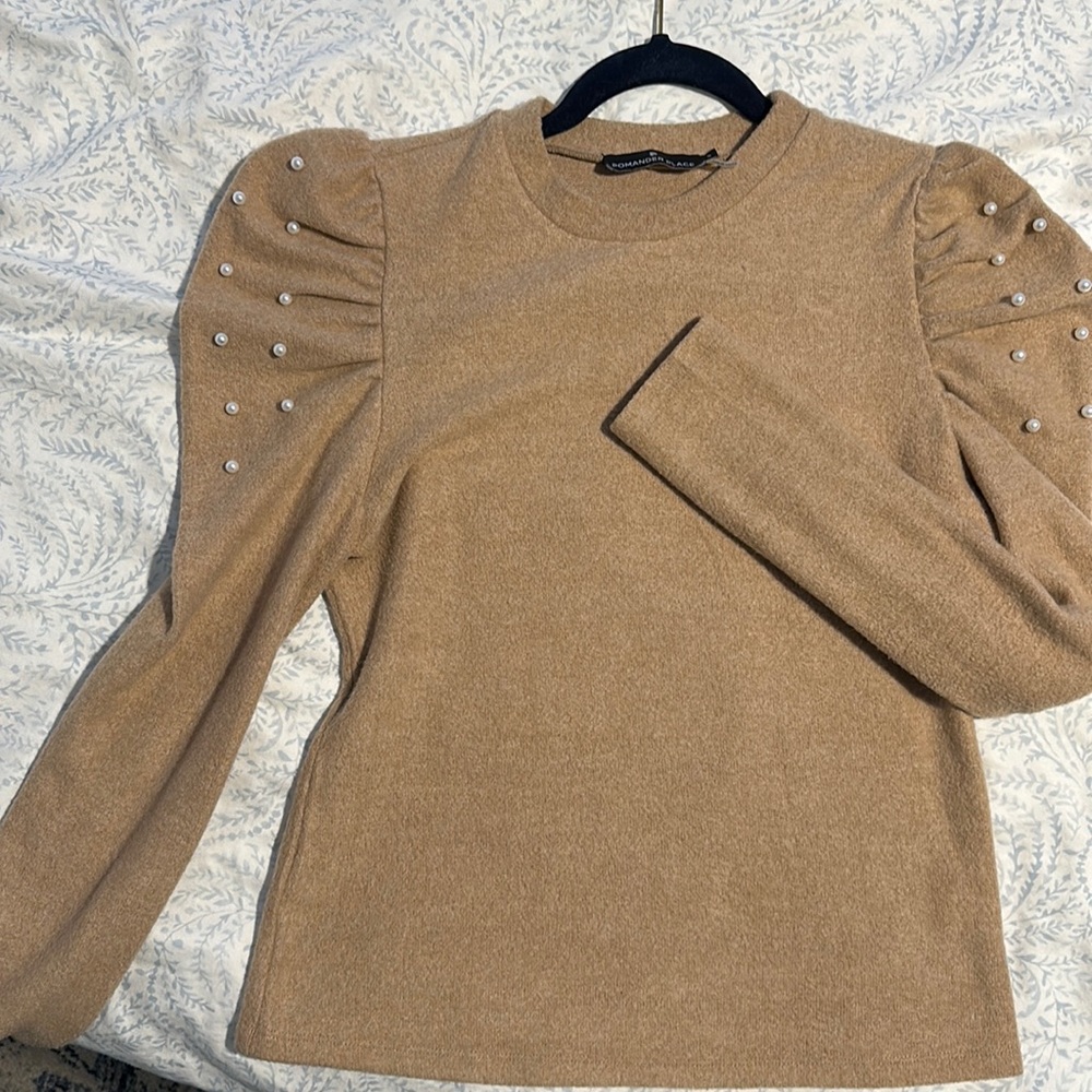 Tuckernuck top